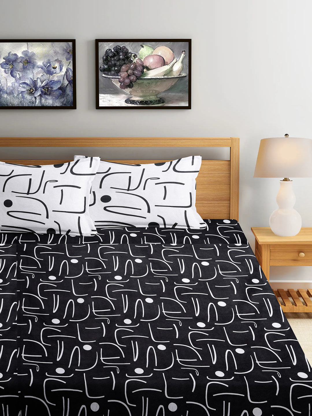 Black Geometric TC Cotton Blend Super King Size Fitted Bedsheet with 2 Pillow Covers